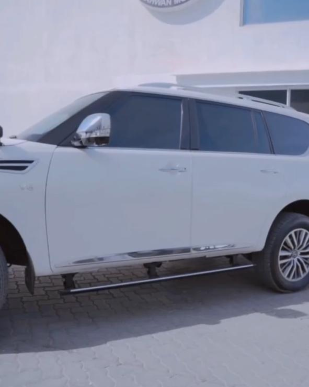 Black Hawk Customs – Nissan Patrol Y62 Electric Sidestep